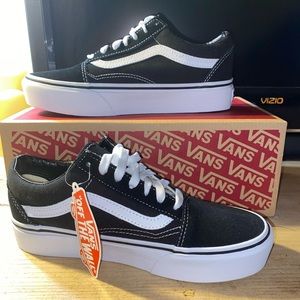 NWT OLD SKOOL PLATFORM VANS